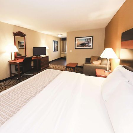 La Quinta Inn By Wyndham Sandusky Near Cedar Point Exterior photo
