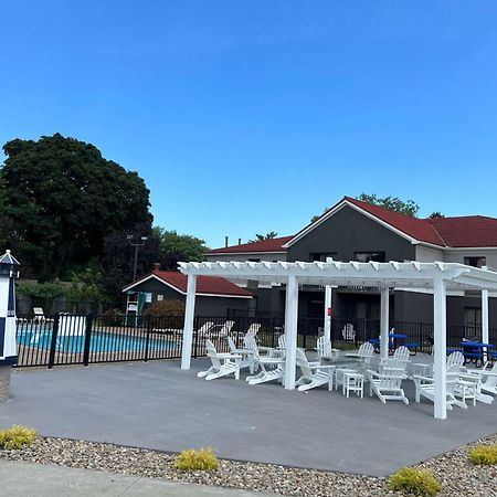 La Quinta Inn By Wyndham Sandusky Near Cedar Point Exterior photo