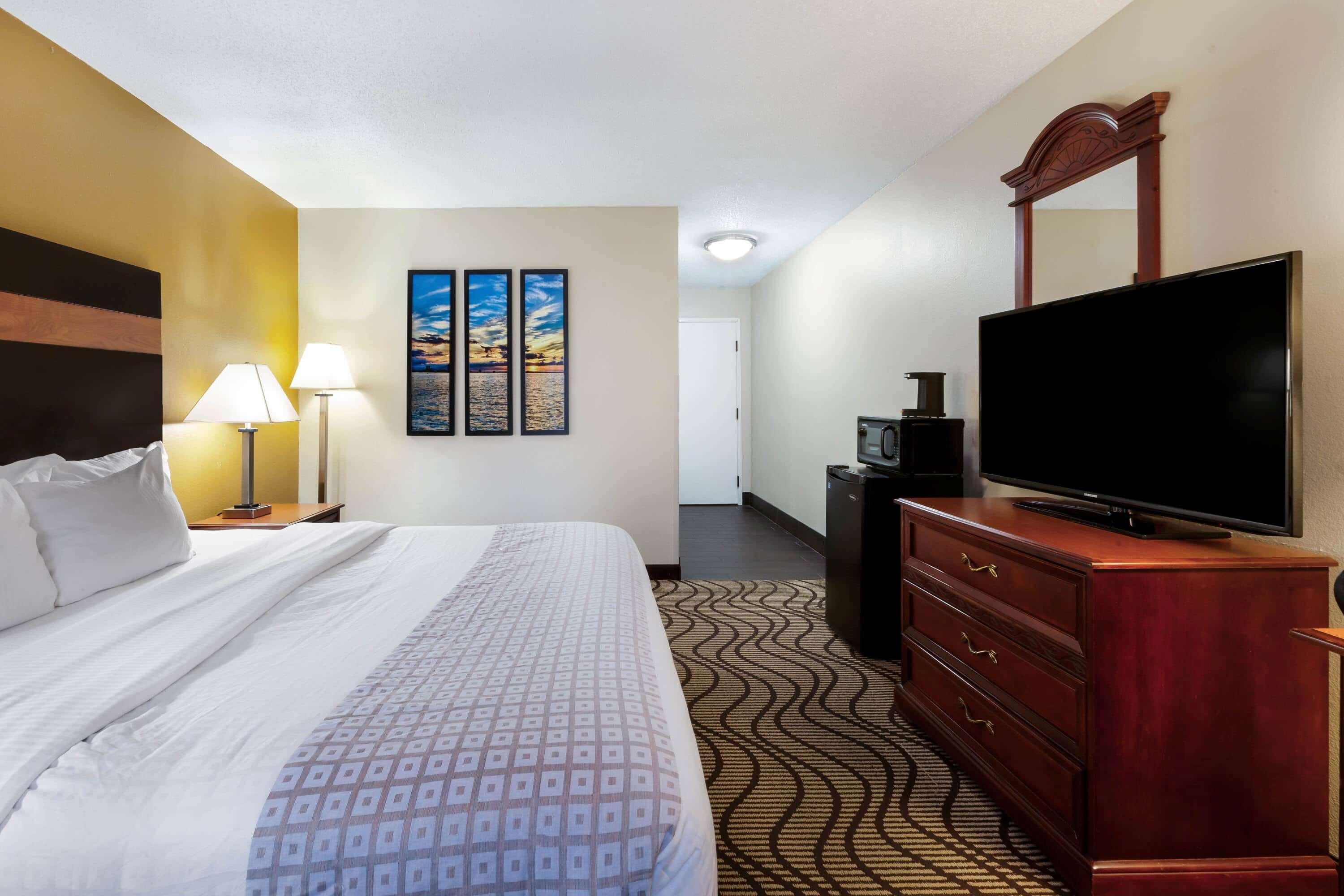 La Quinta Inn By Wyndham Sandusky Near Cedar Point Exterior photo