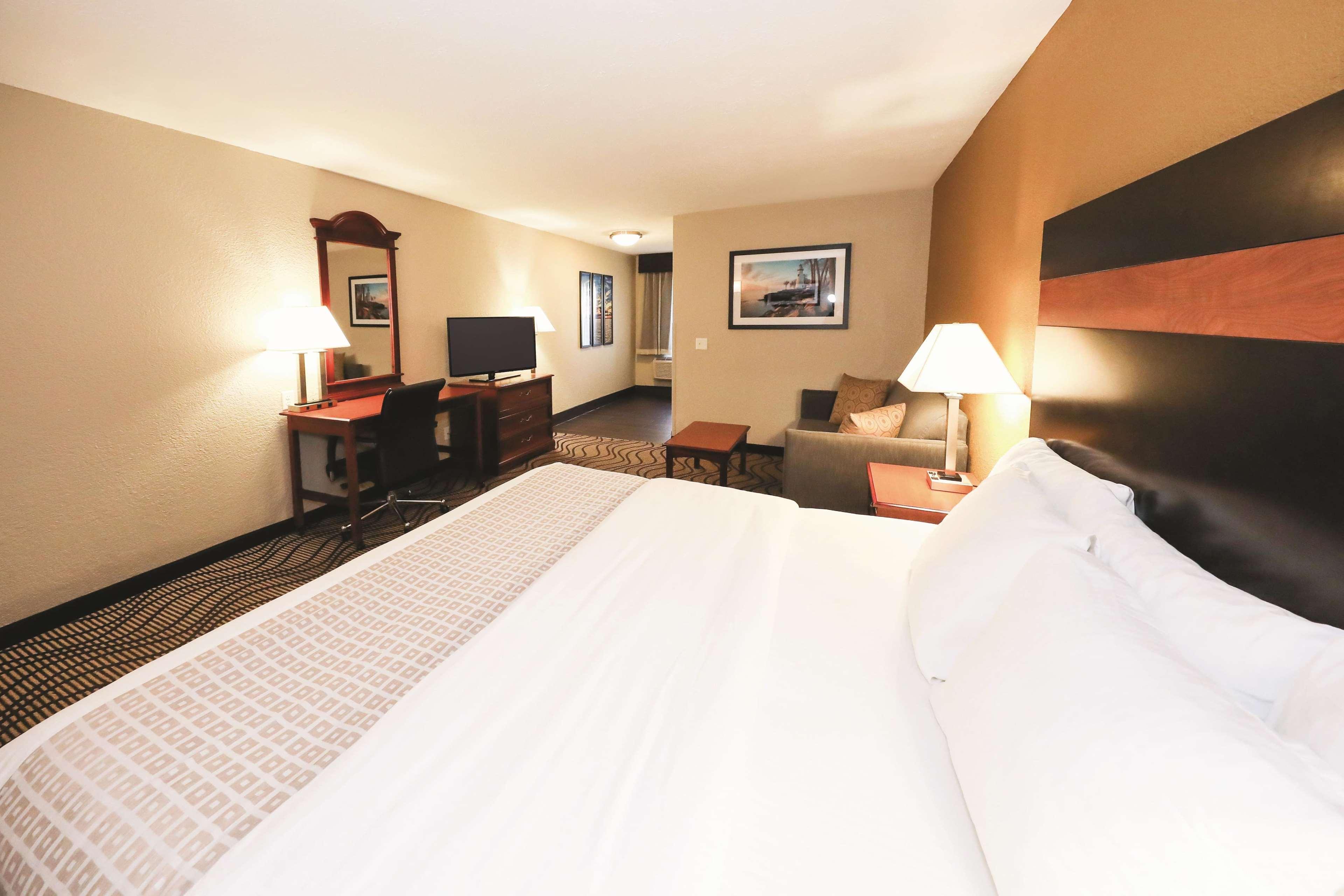 La Quinta Inn By Wyndham Sandusky Near Cedar Point Exterior photo