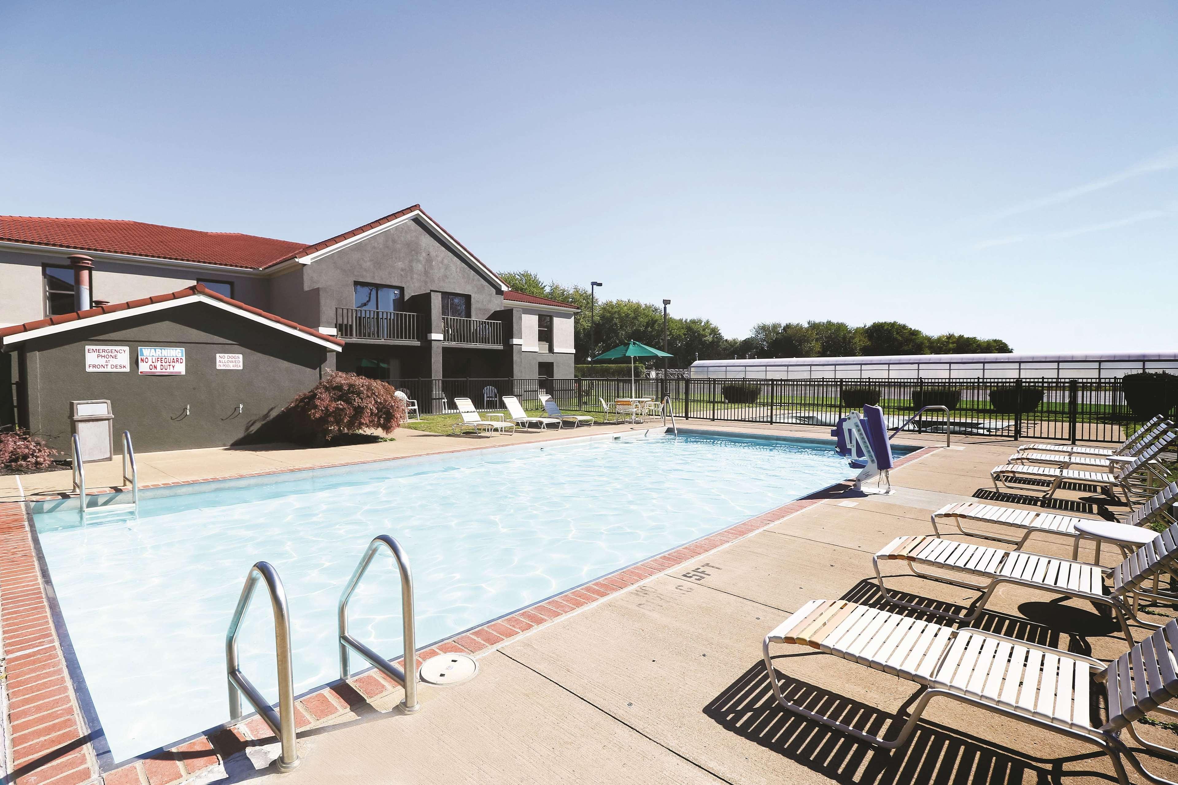 La Quinta Inn By Wyndham Sandusky Near Cedar Point Exterior photo