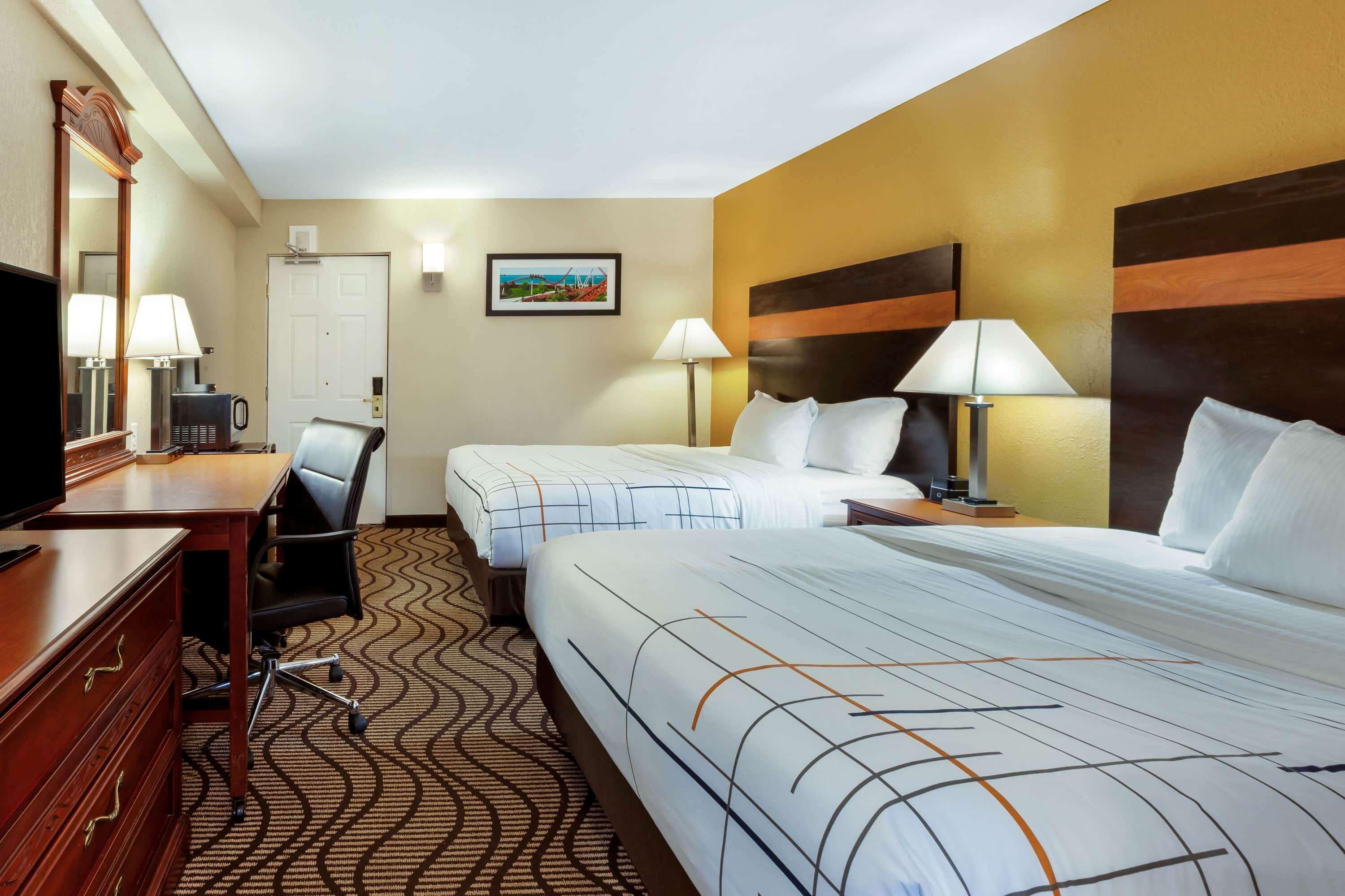 La Quinta Inn By Wyndham Sandusky Near Cedar Point Exterior photo