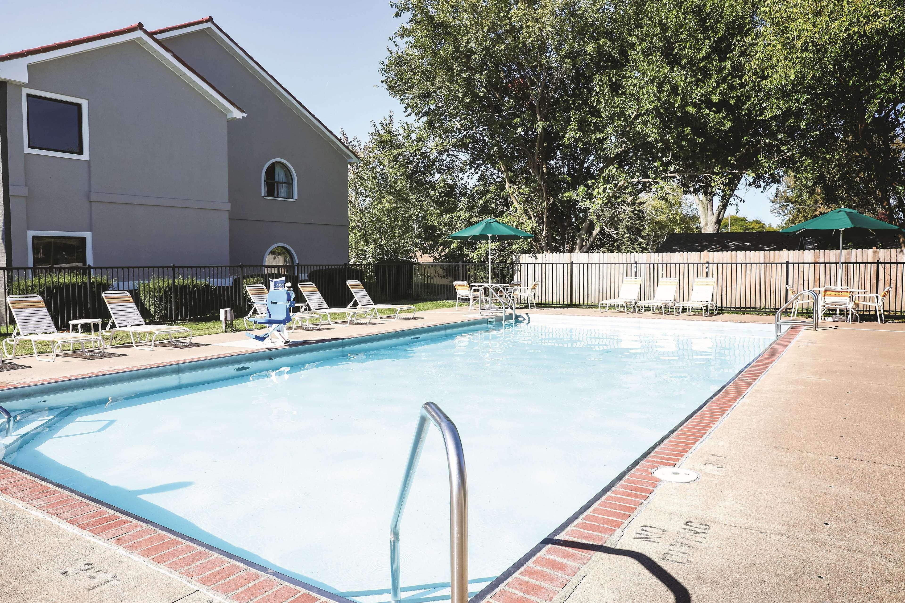 La Quinta Inn By Wyndham Sandusky Near Cedar Point Exterior photo