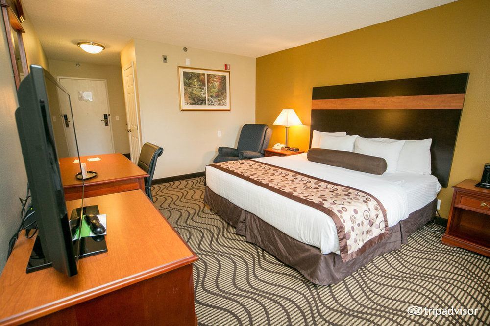 La Quinta Inn By Wyndham Sandusky Near Cedar Point Exterior photo