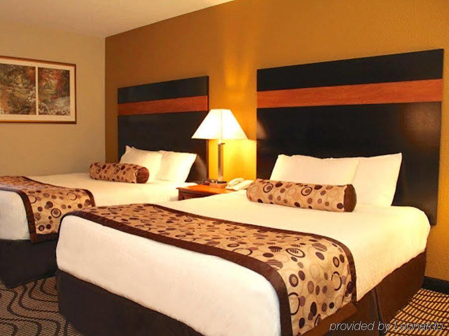 La Quinta Inn By Wyndham Sandusky Near Cedar Point Exterior photo