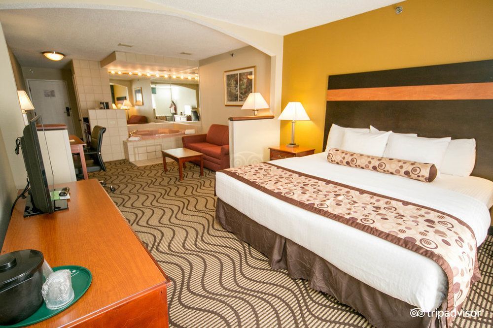 La Quinta Inn By Wyndham Sandusky Near Cedar Point Exterior photo