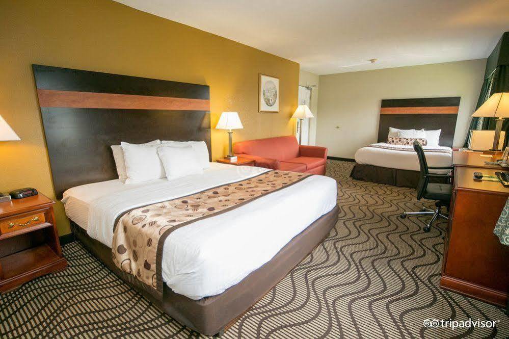 La Quinta Inn By Wyndham Sandusky Near Cedar Point Exterior photo