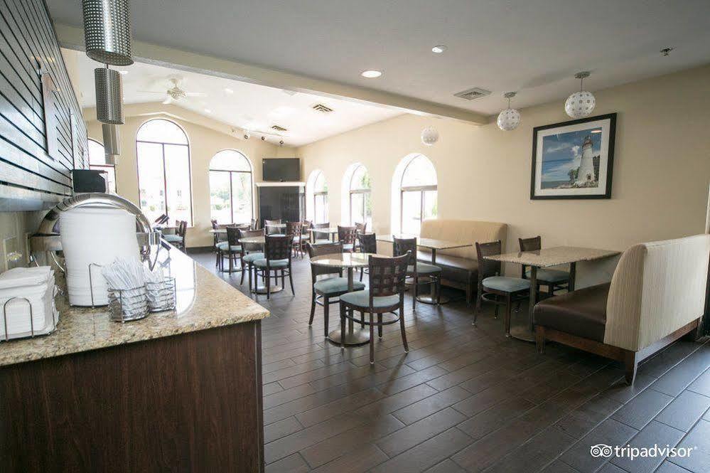 La Quinta Inn By Wyndham Sandusky Near Cedar Point Exterior photo
